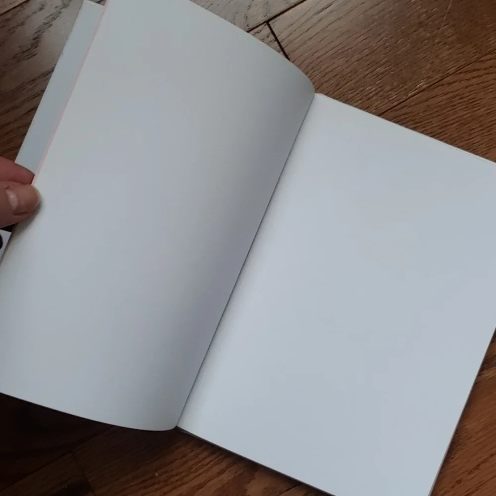 𝅺white travel journal.